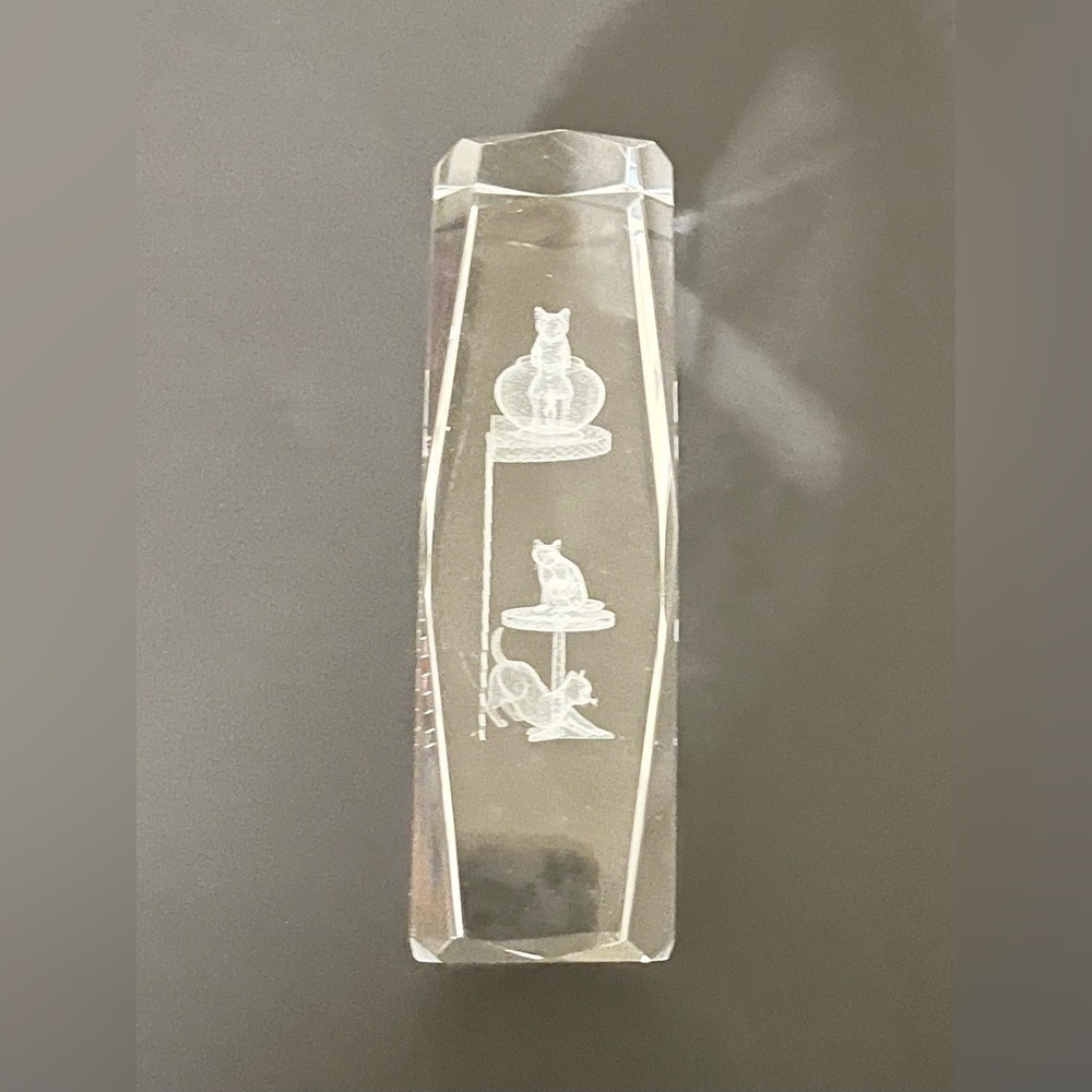 3 D Hologram Laser Cut Etched Crystal Glass Paperweight ~ Cats 6” Tall